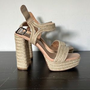 NWOT Steve Madden platform pumps